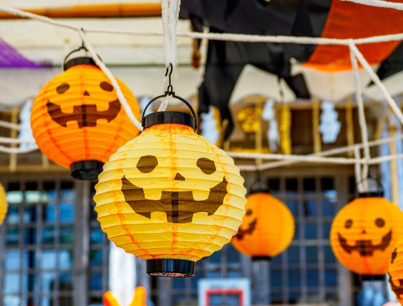 親睦会やハロウィンパーティなど開催